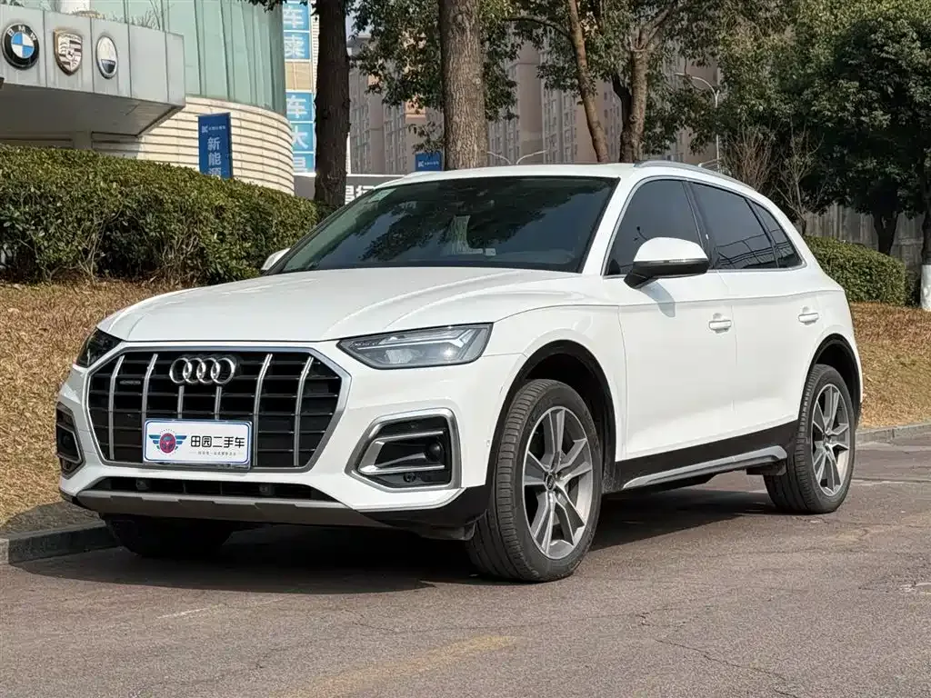 Audi Q5L — фото 1