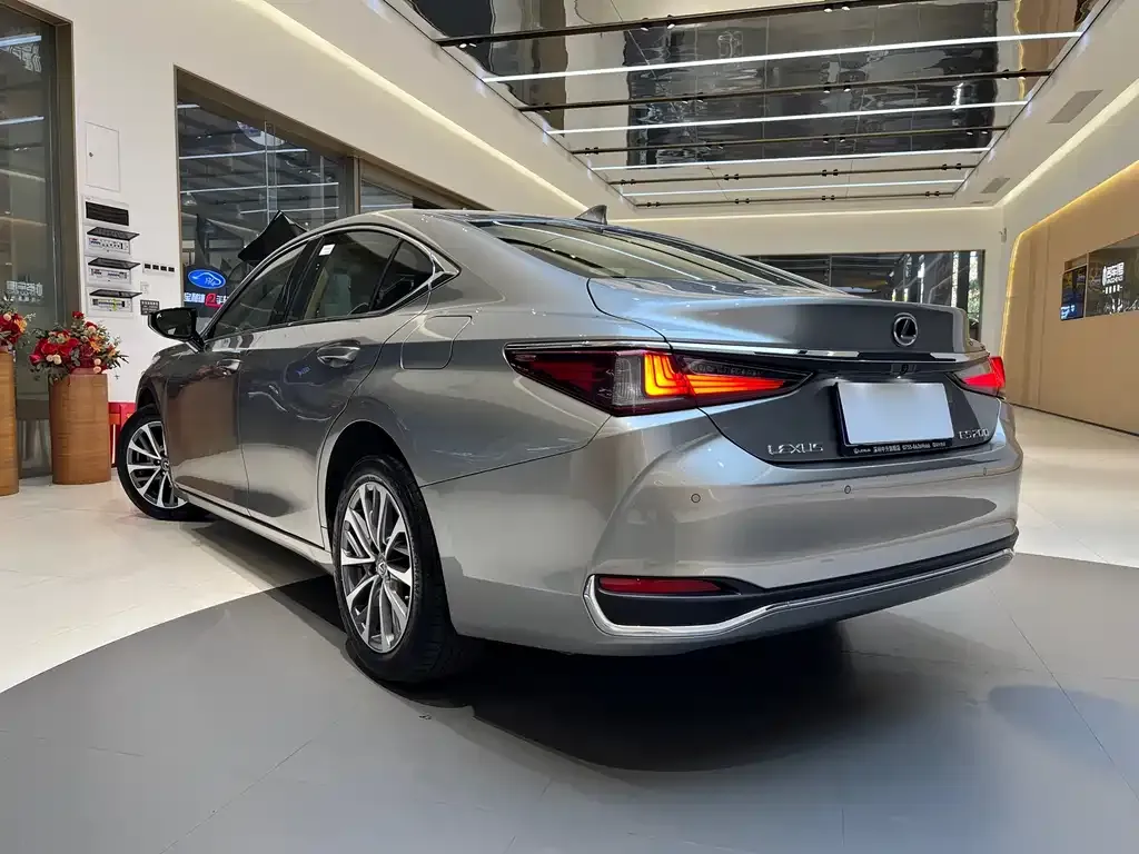 Lexus ES — фото 3