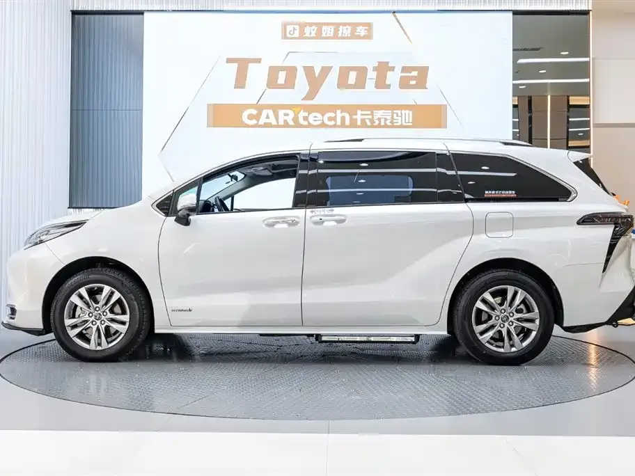 Toyota Sienna — фото 8