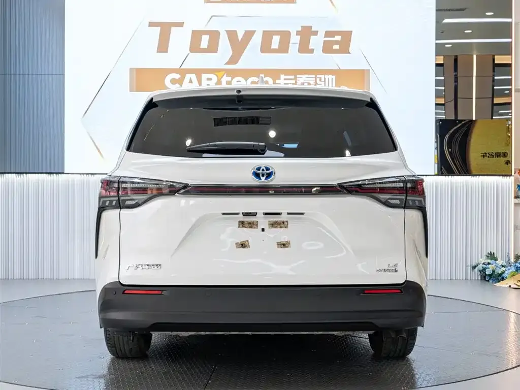 Toyota Sienna — фото 4