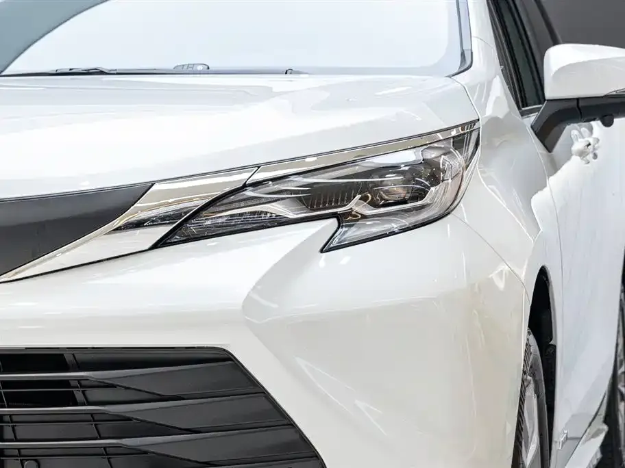Toyota Sienna — фото 9