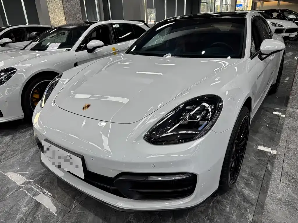 Porsche Panamera — фото 1