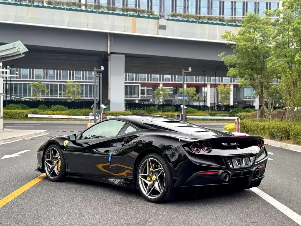 Ferrari F8 — фото 5