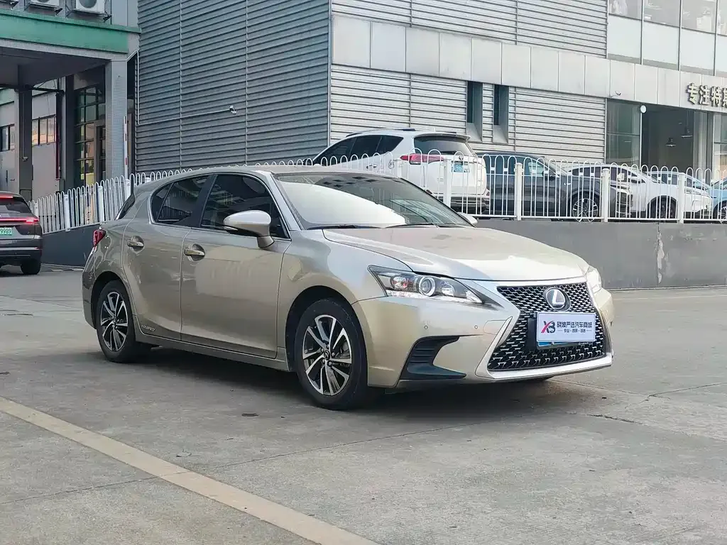 Lexus CT — фото 10