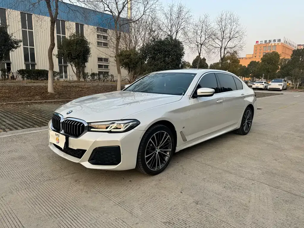 BMW 5 Series — фото 1