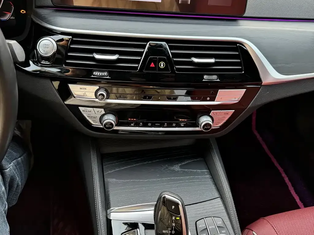 BMW 5 Series — фото 2