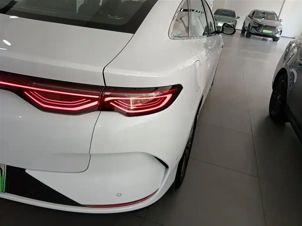 BYD Qin L — фото 10