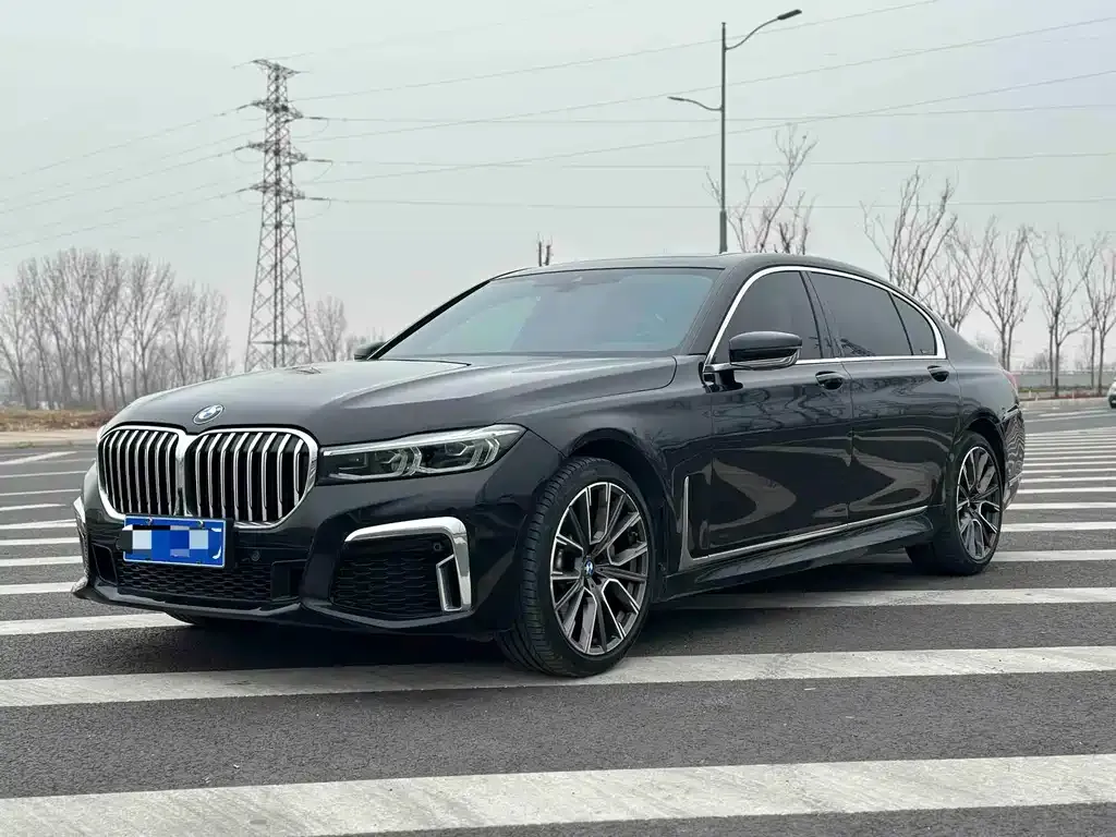 BMW 7 Series — фото 1