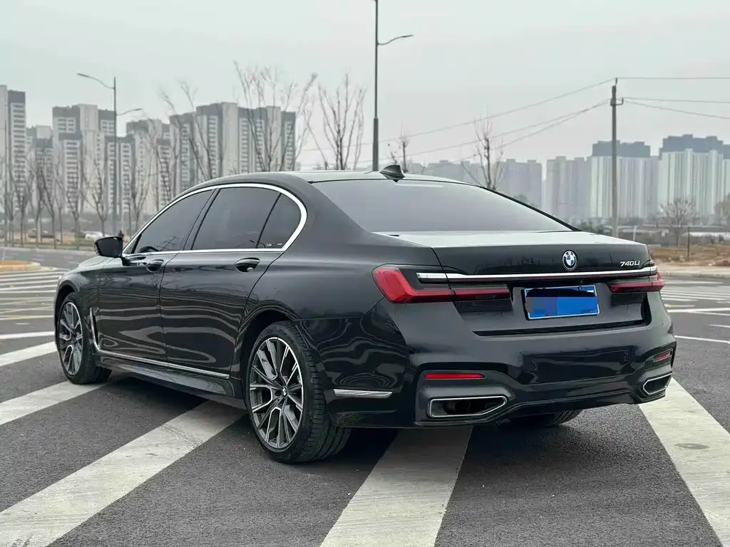 BMW 7 Series — фото 10