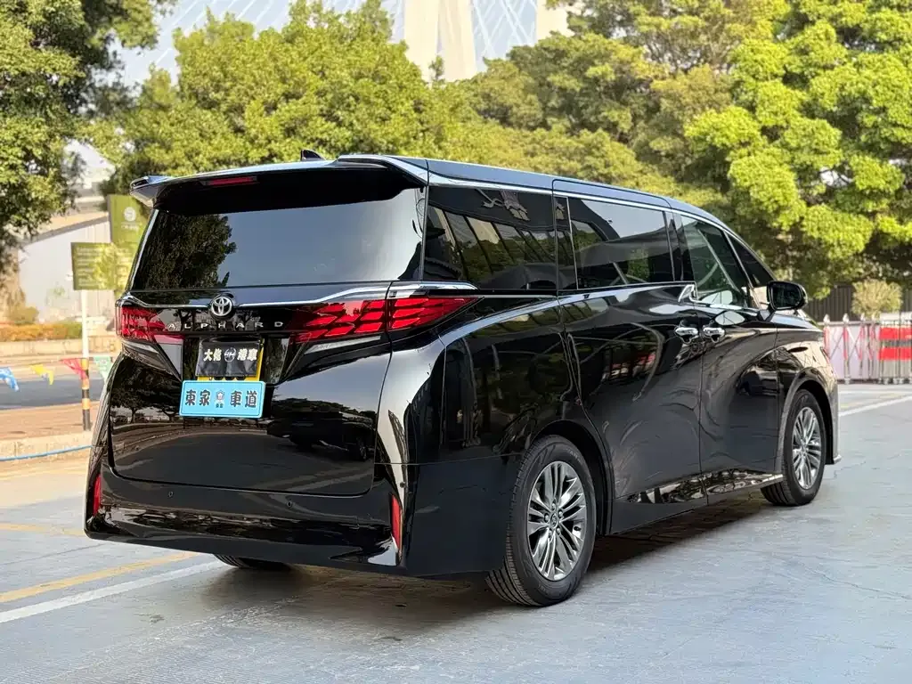 Toyota Alphard — фото 7