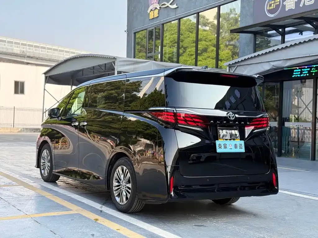 Toyota Alphard — фото 5