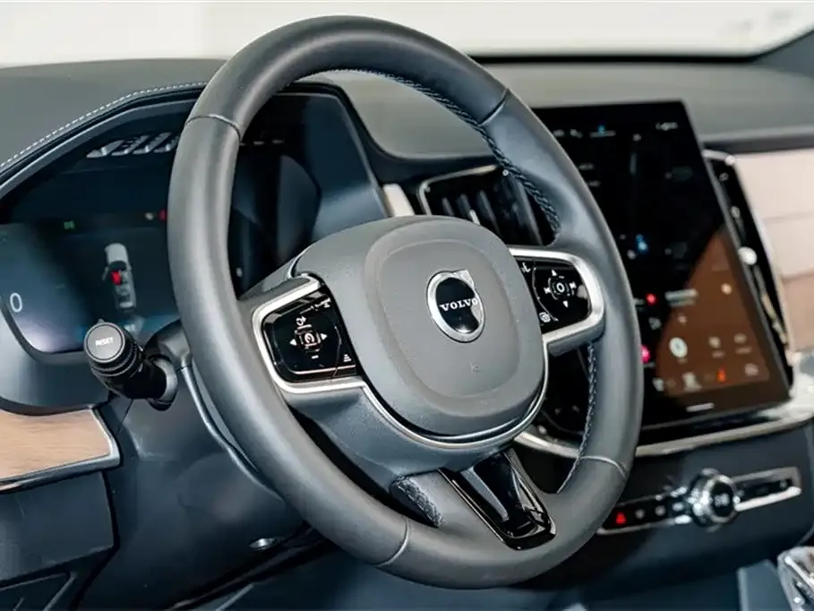 Volvo XC90 — фото 8