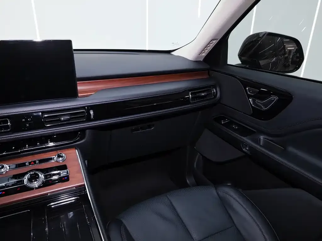 Lincoln Aviator — фото 10