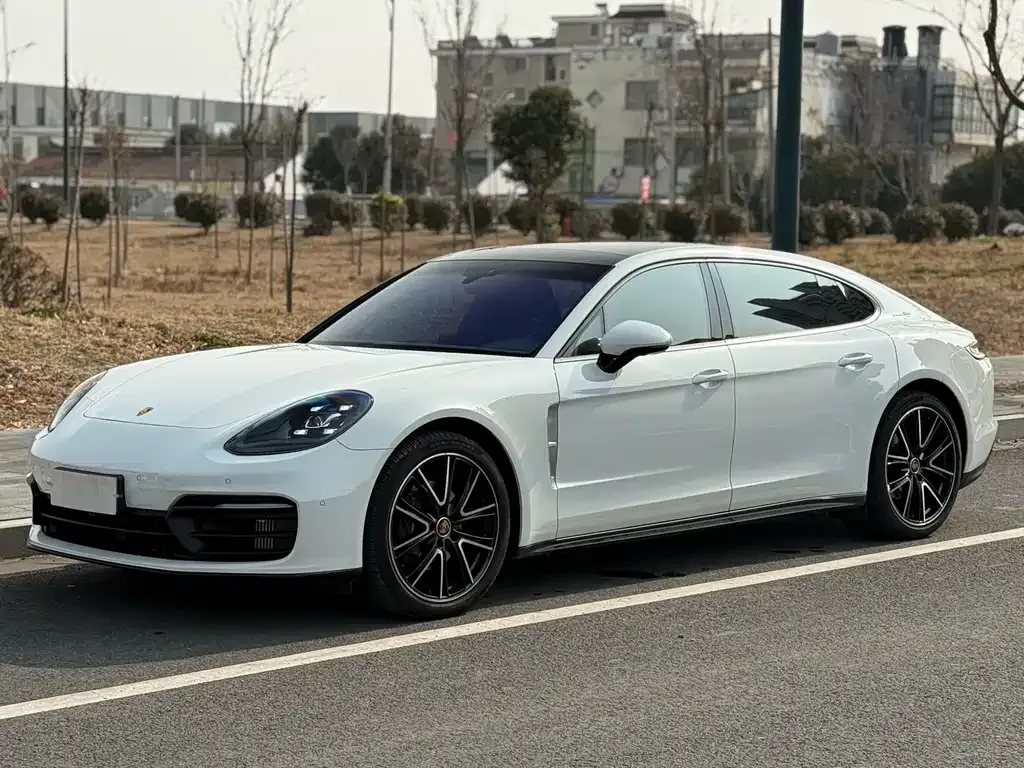 Porsche Panamera — фото 1