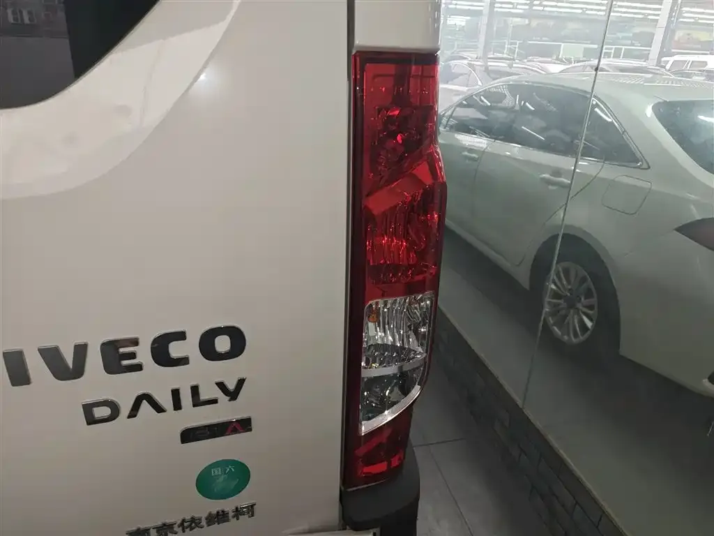 IVECO Ousheng — фото 6