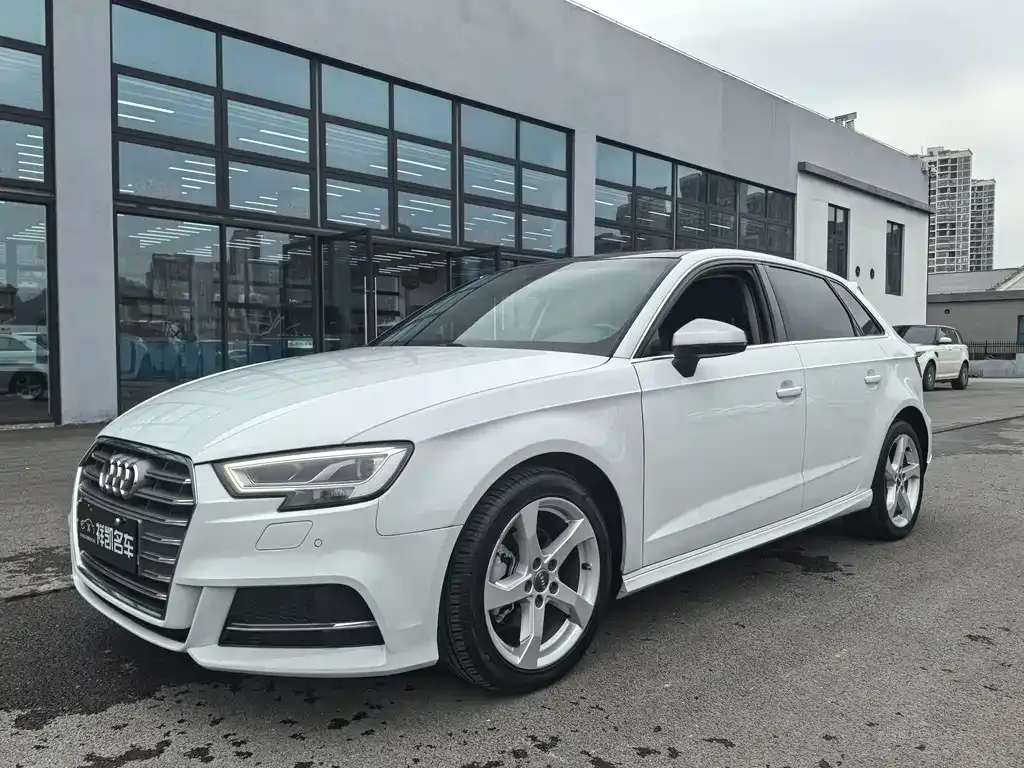 Audi A3 — фото 1