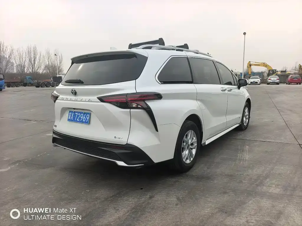 Toyota Granvia — фото 2