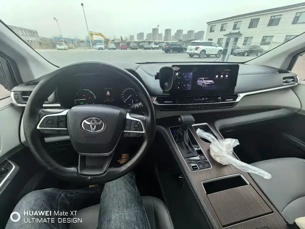 Toyota Granvia — фото 9