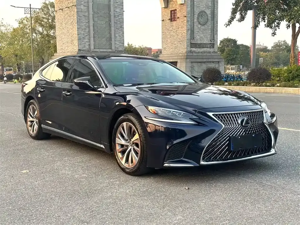 Lexus LS — фото 1