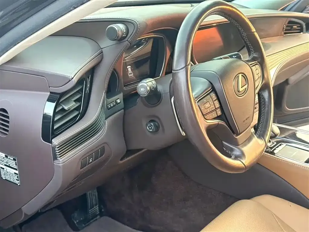 Lexus LS — фото 6