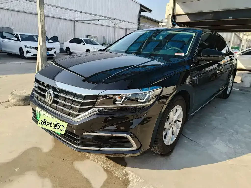 Volkswagen Passat New Energy — фото 1