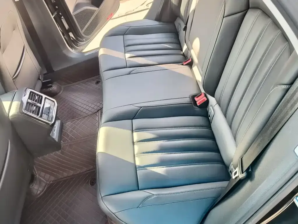 Volkswagen Passat New Energy — фото 6