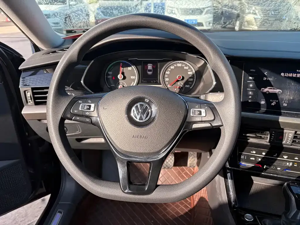 Volkswagen Passat New Energy — фото 8