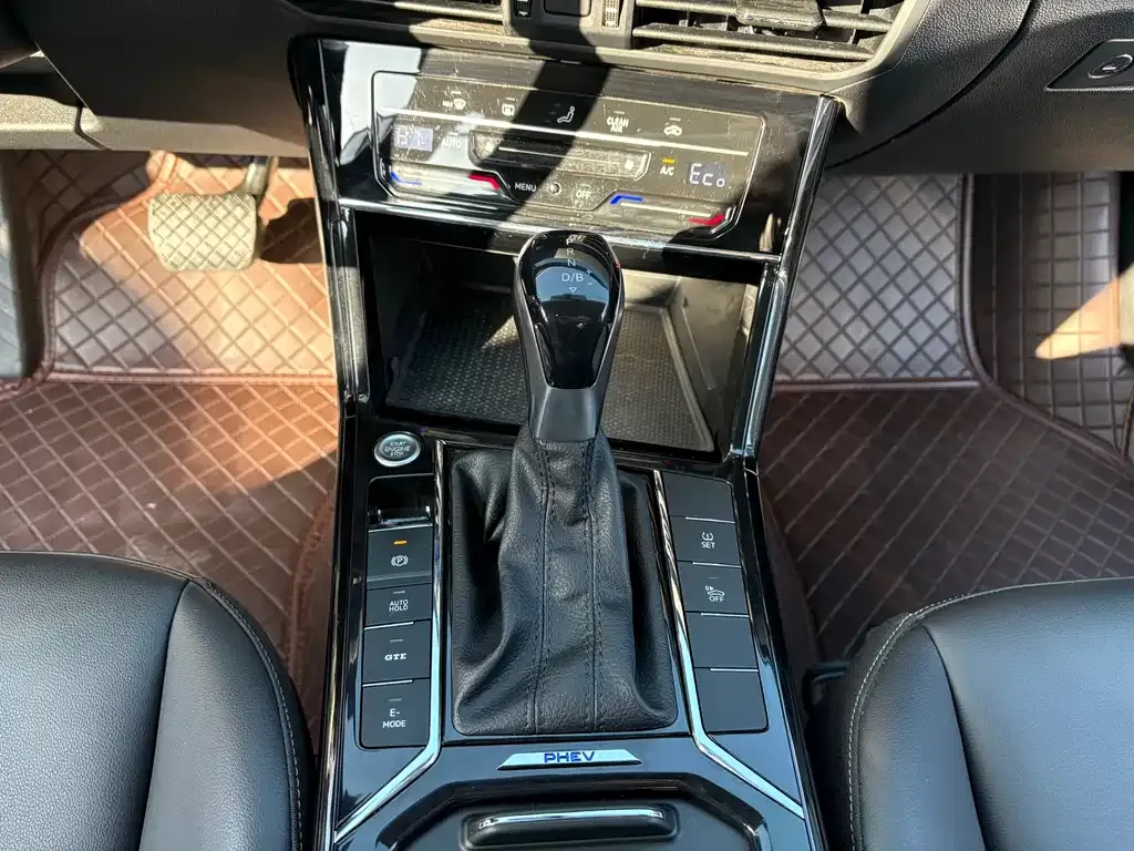 Volkswagen Passat New Energy — фото 9