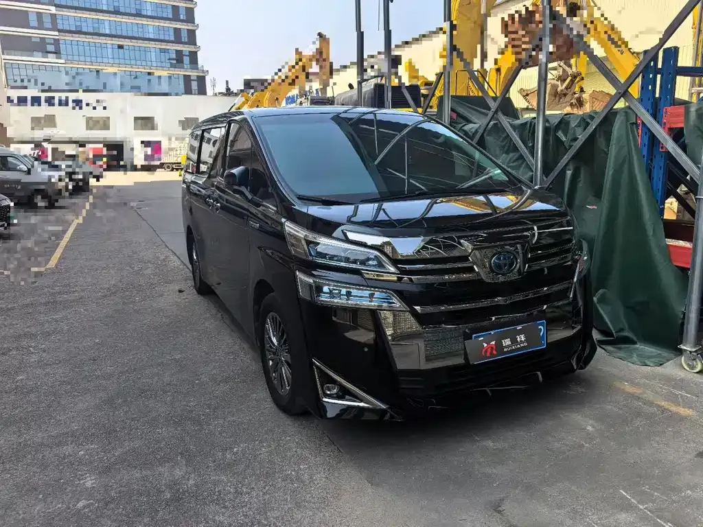 Toyota Vellfire — фото 1