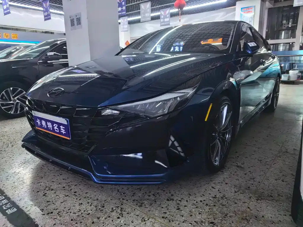 Hyundai Elantra — фото 1