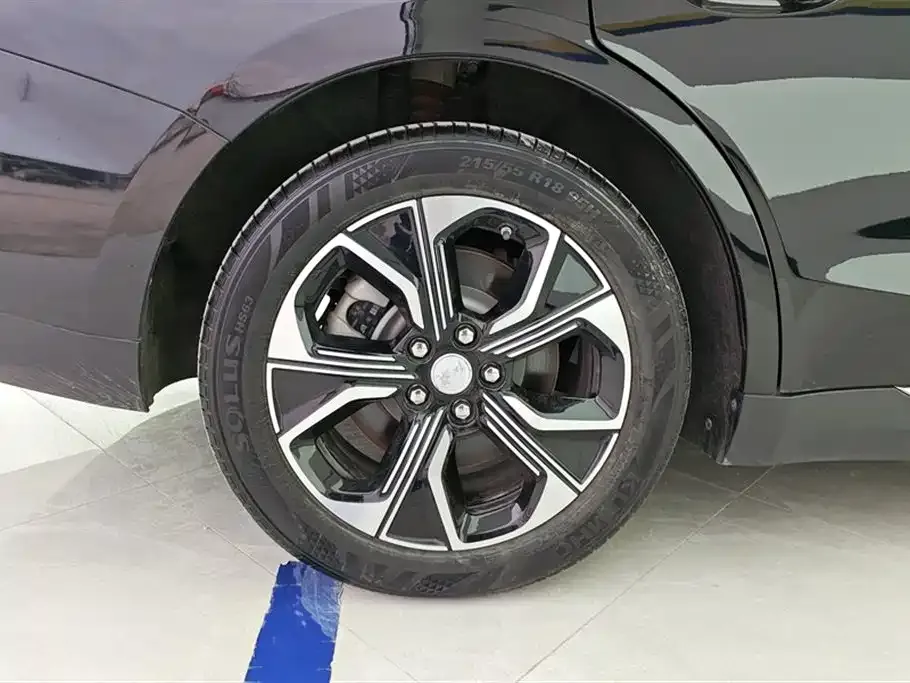 Hongqi E-QM5 — фото 10