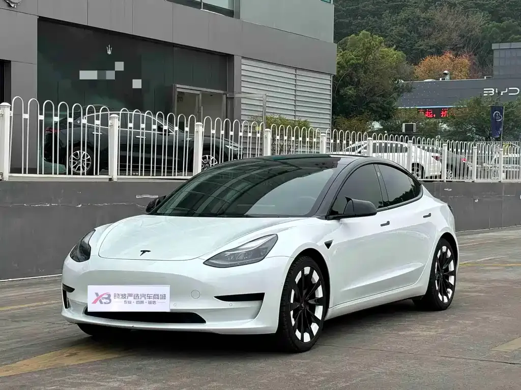 Tesla Model 3 — фото 1