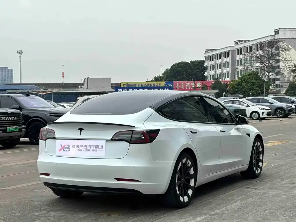 Tesla Model 3 — фото 3