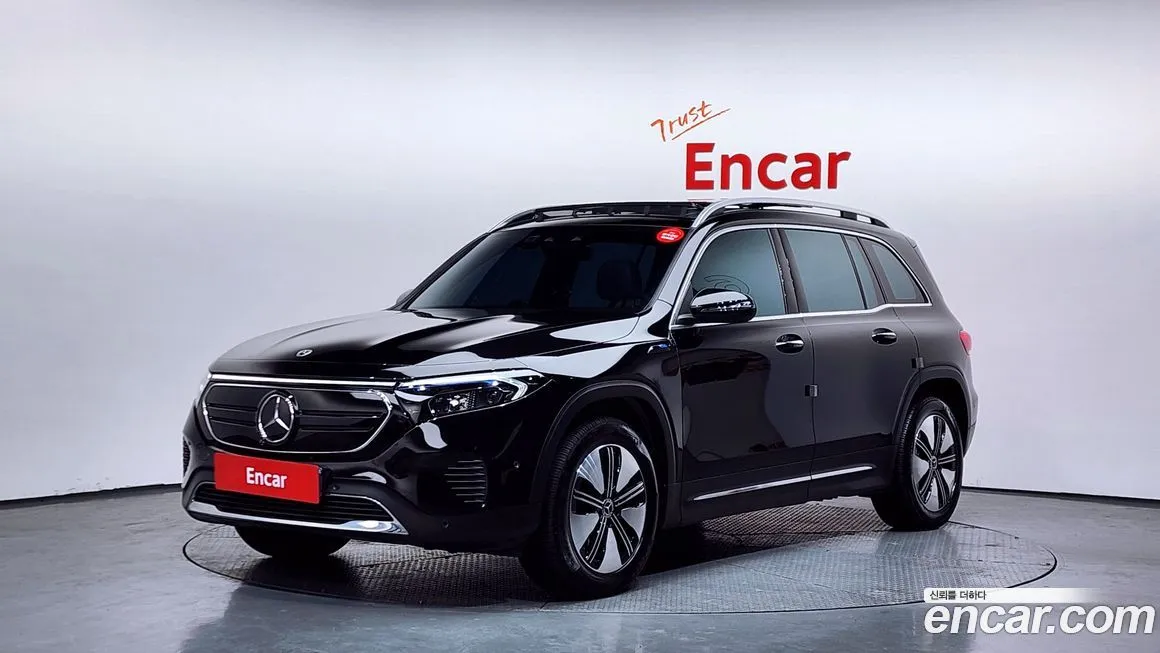 Mercedes-Benz EQB — фото 1