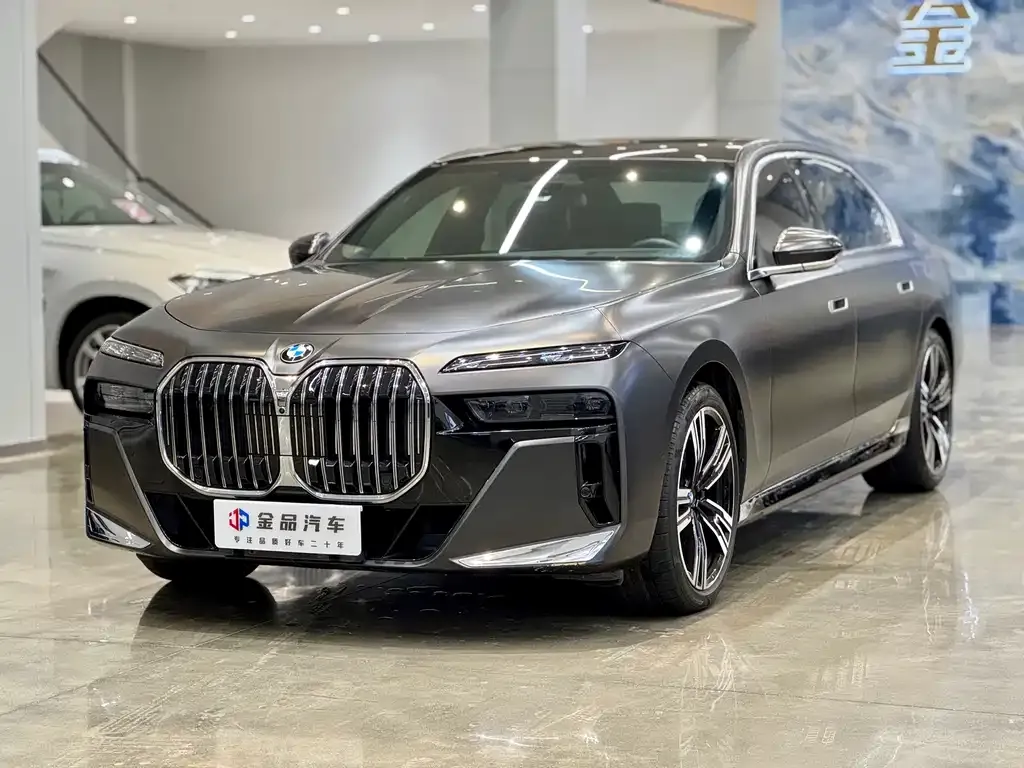 BMW 7 Series — фото 1