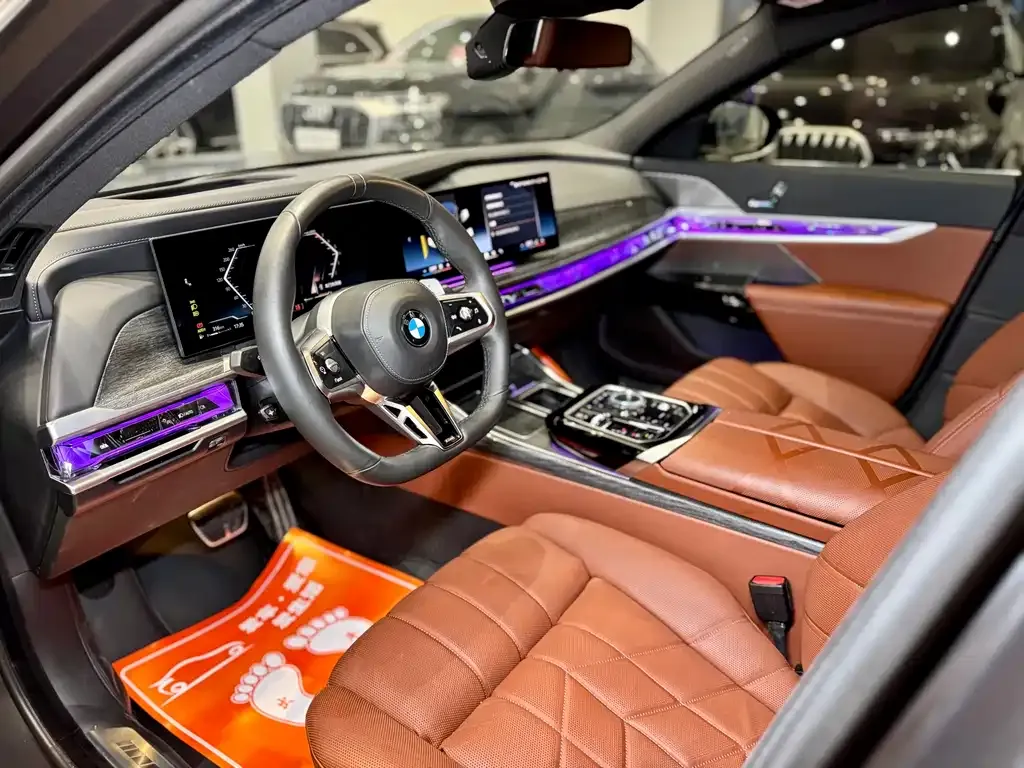 BMW 7 Series — фото 10
