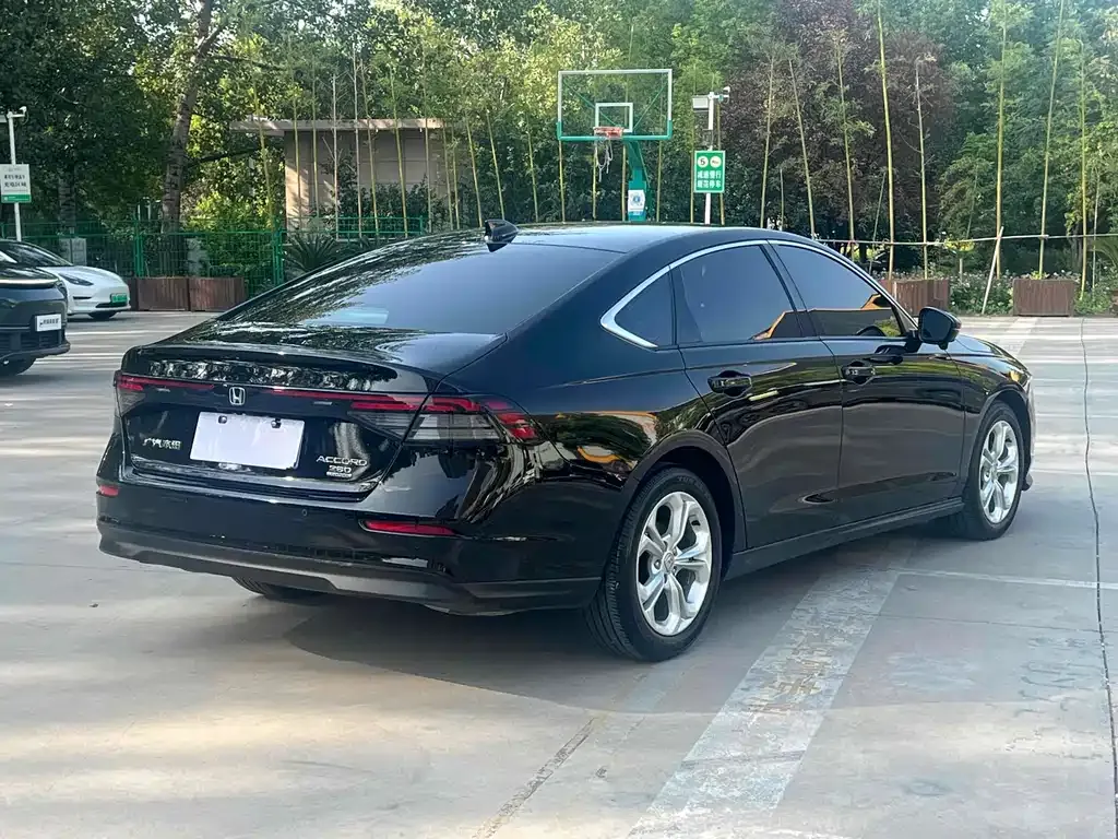 Honda Accord — фото 7
