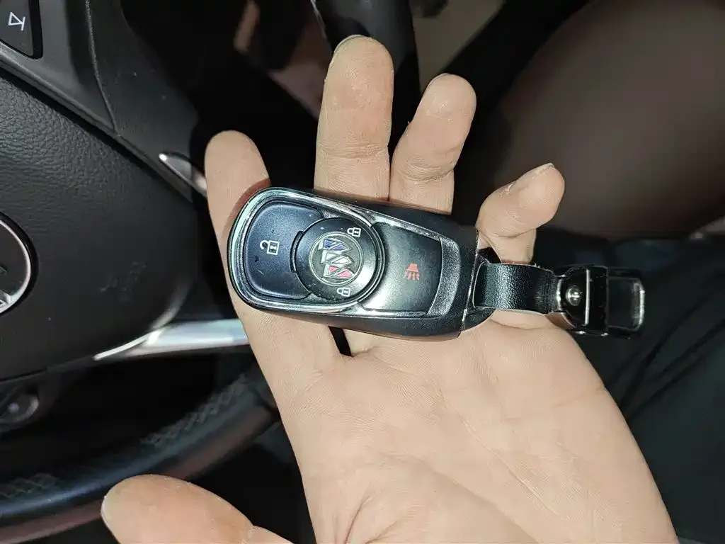 Buick Envision Plus — фото 10