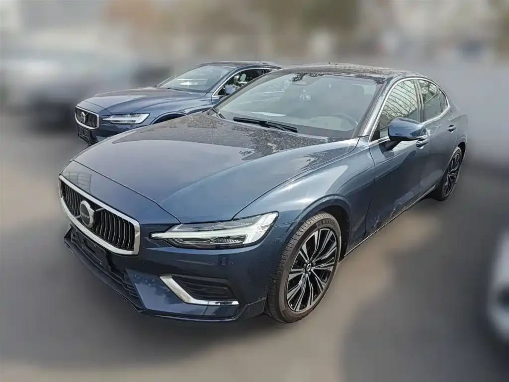Volvo S60 — фото 1