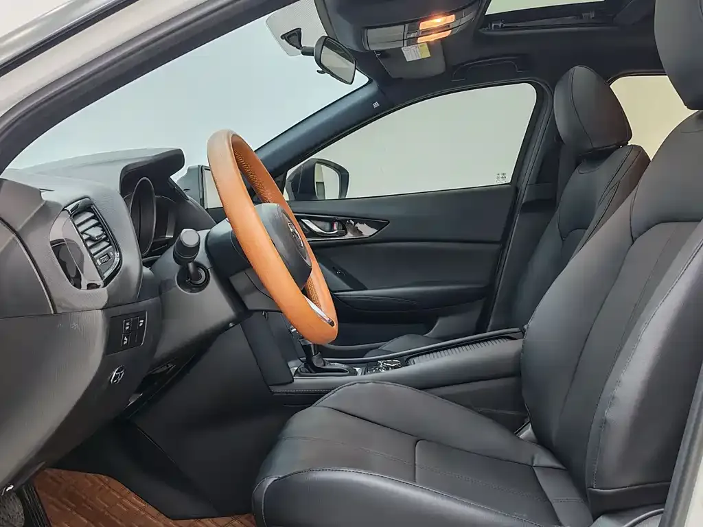 Mazda CX-4 — фото 10