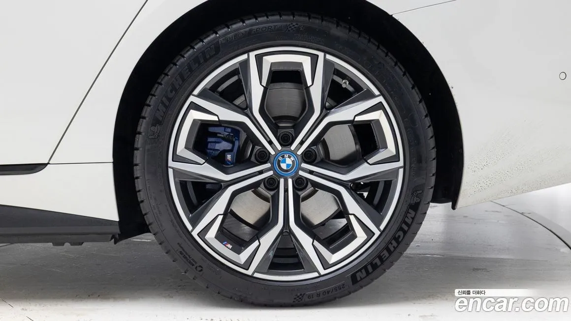BMW i4 — фото 3