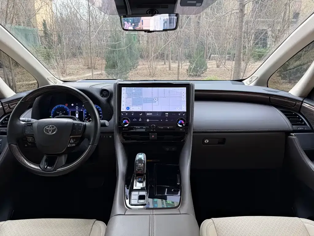 Toyota Alphard — фото 7
