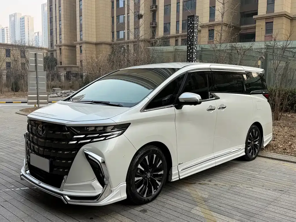 Toyota Alphard — фото 3