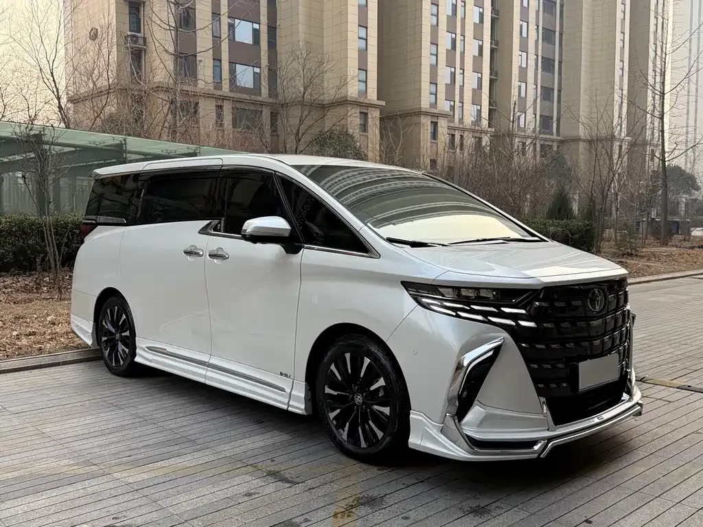 Toyota Alphard — фото 9
