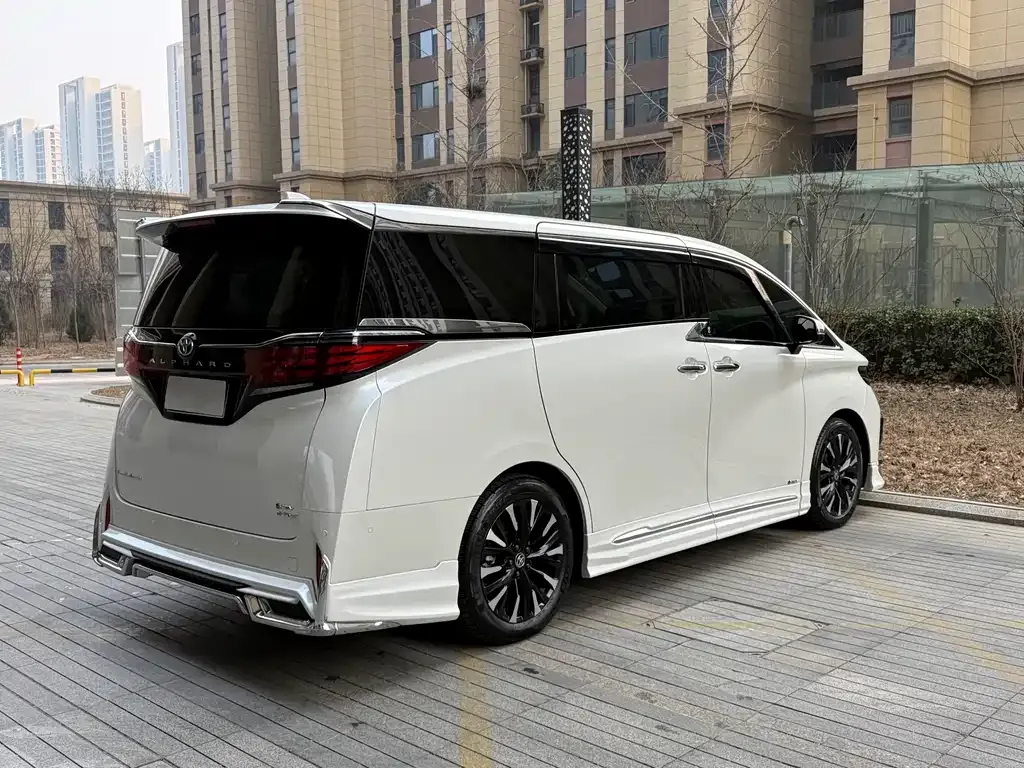 Toyota Alphard — фото 5