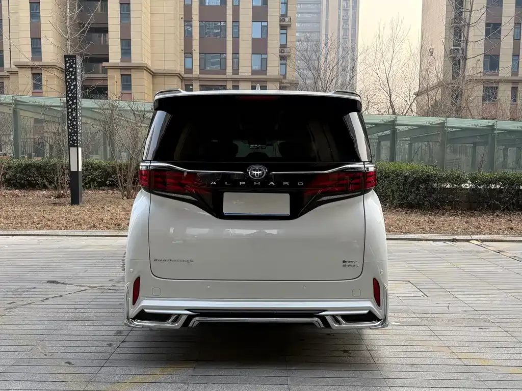 Toyota Alphard — фото 4