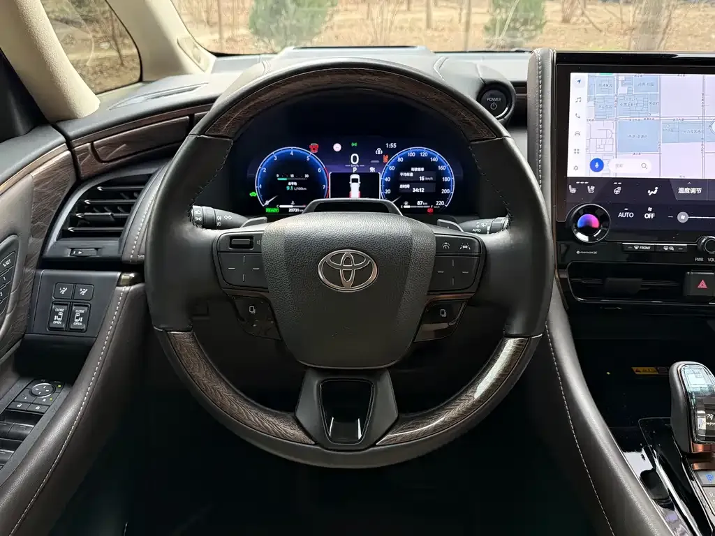 Toyota Alphard — фото 6