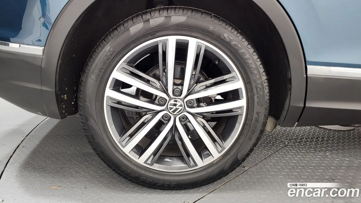 Volkswagen Tiguan — фото 7