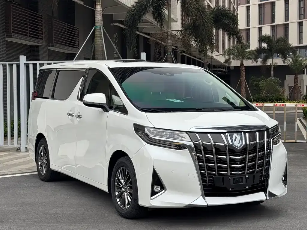 Toyota Alphard — фото 9