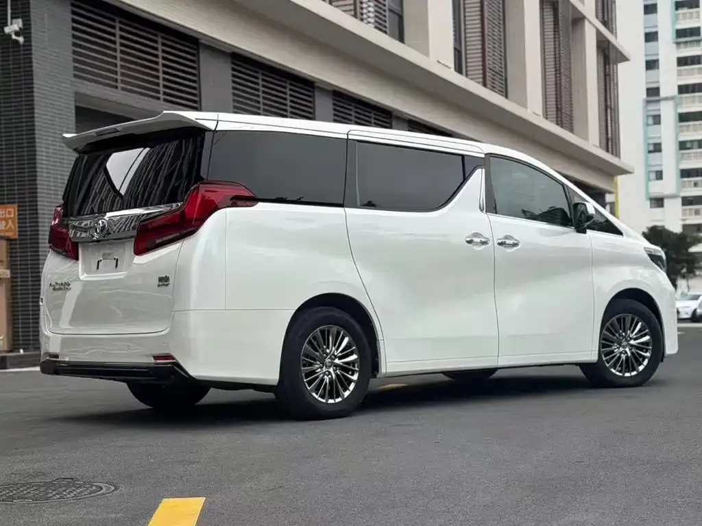 Toyota Alphard — фото 3